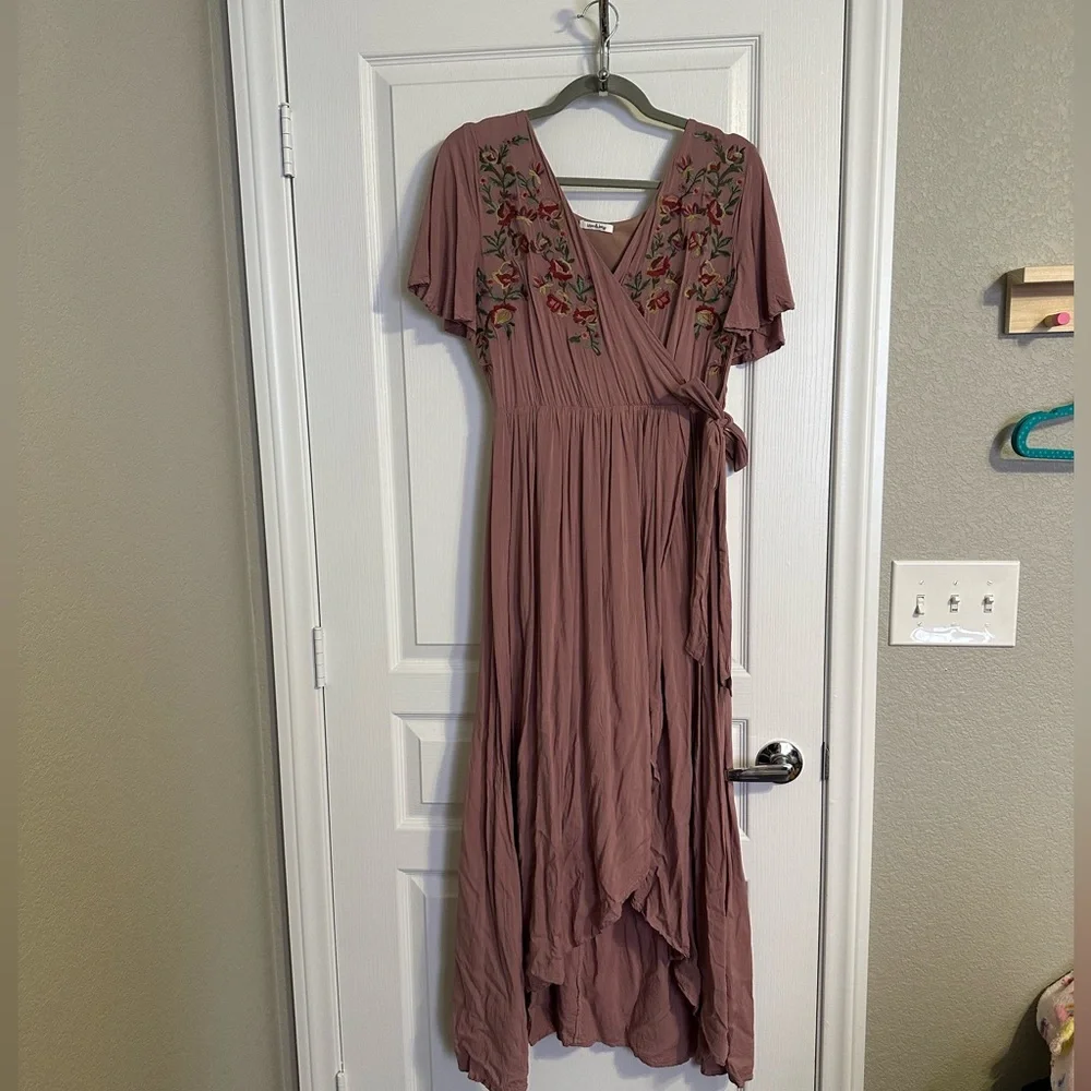 Wren & Ivory hi low pink embroidered Damara wrap dress - Picture 2 of 7